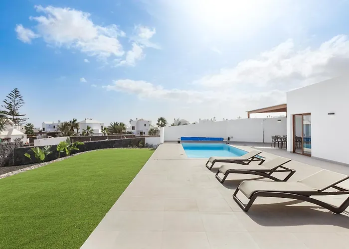 Navya - Vipvipvillas Playa Blanca (Lanzarote)