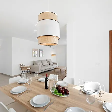 Navya - Vipvipvillas Vila *