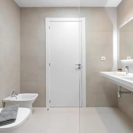 Navya - Vipvipvillas Vila *