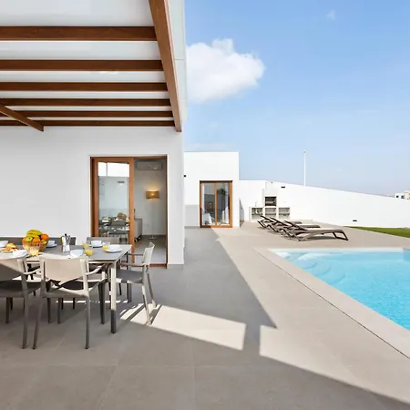 Navya - Vipvipvillas Playa Blanca (Lanzarote)