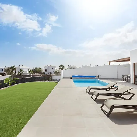 Navya - Vipvipvillas Playa Blanca